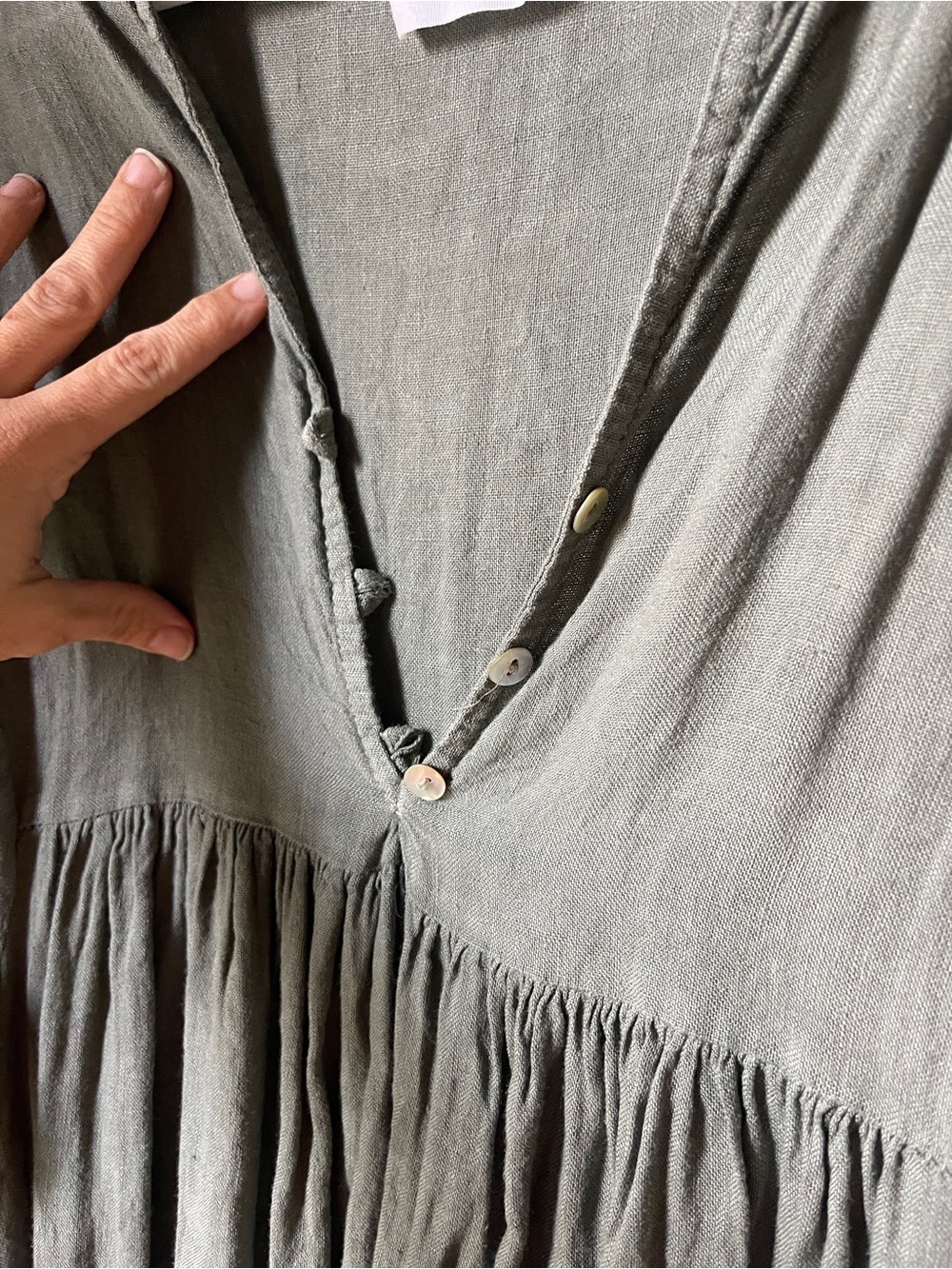 Beachwood the label Bonita linen dress in fern - Picture 3 of 11